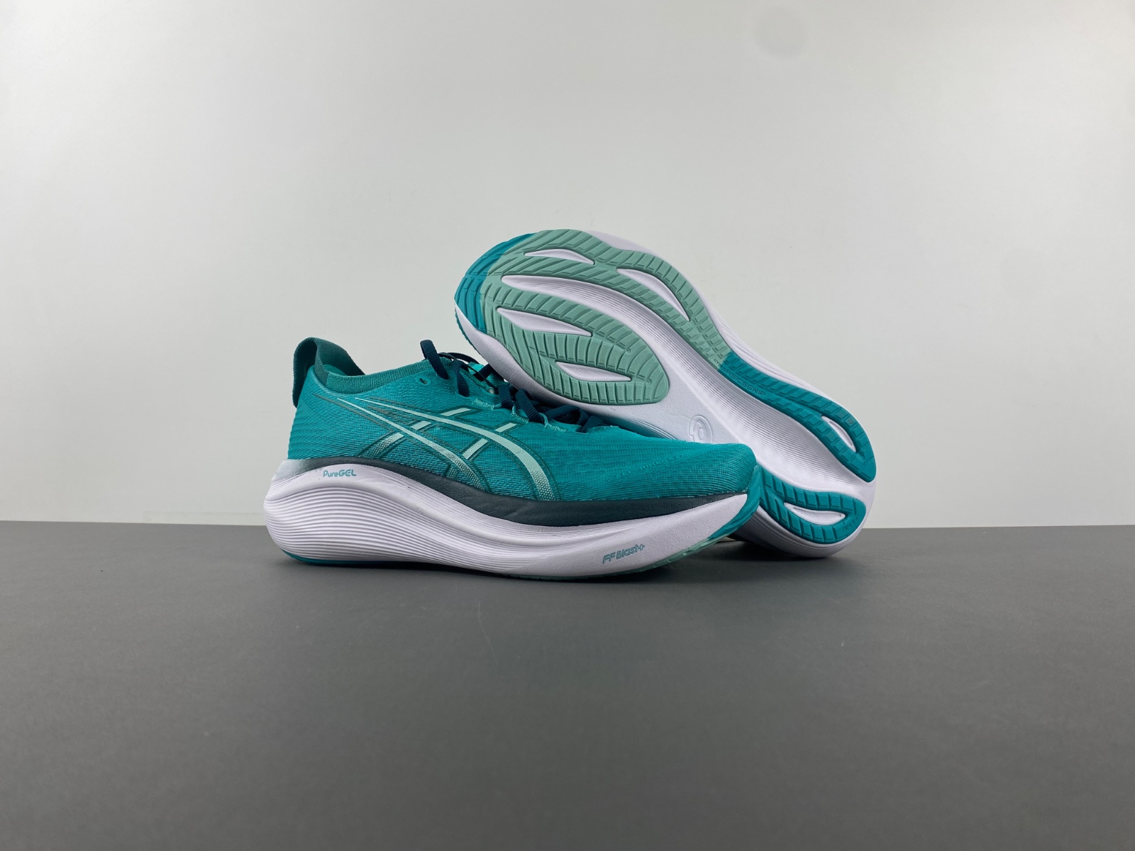 ASICS sneaker