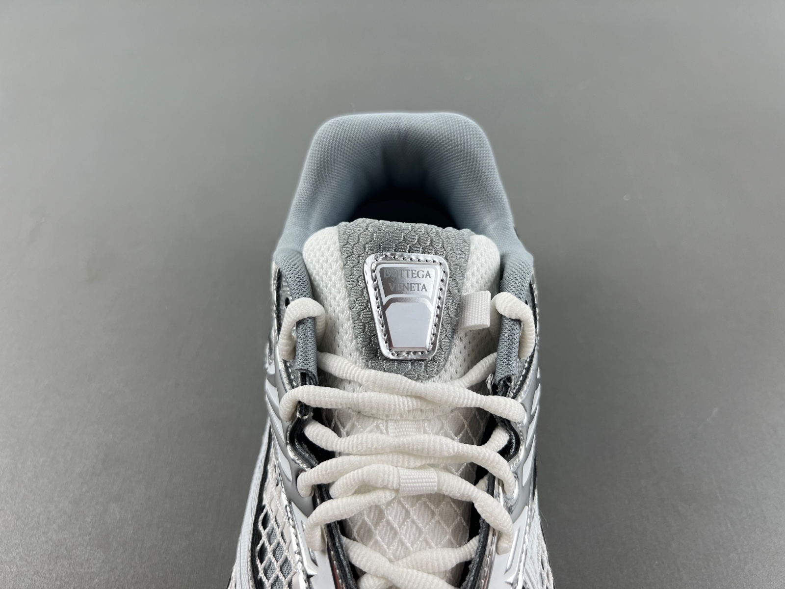b0tte*a Ven*ta sneaker