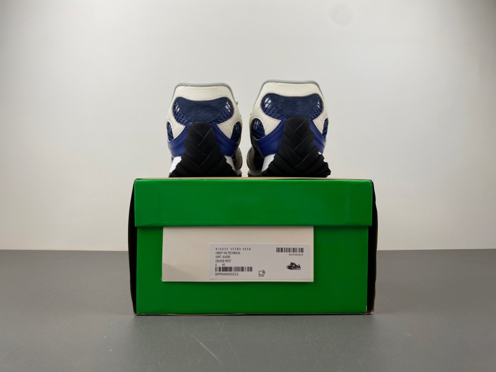 b0tte*a Ven*ta sneaker
