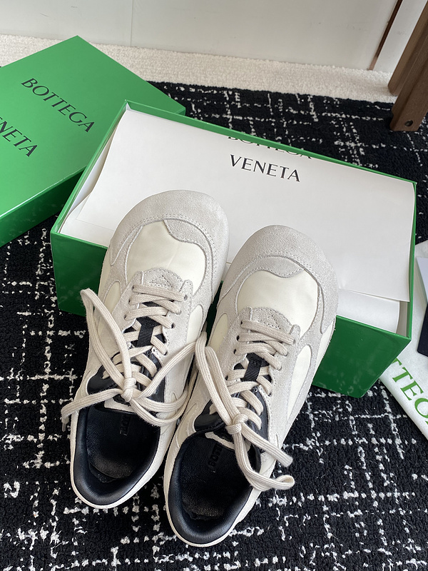 b0tte*a Ven*ta sneaker