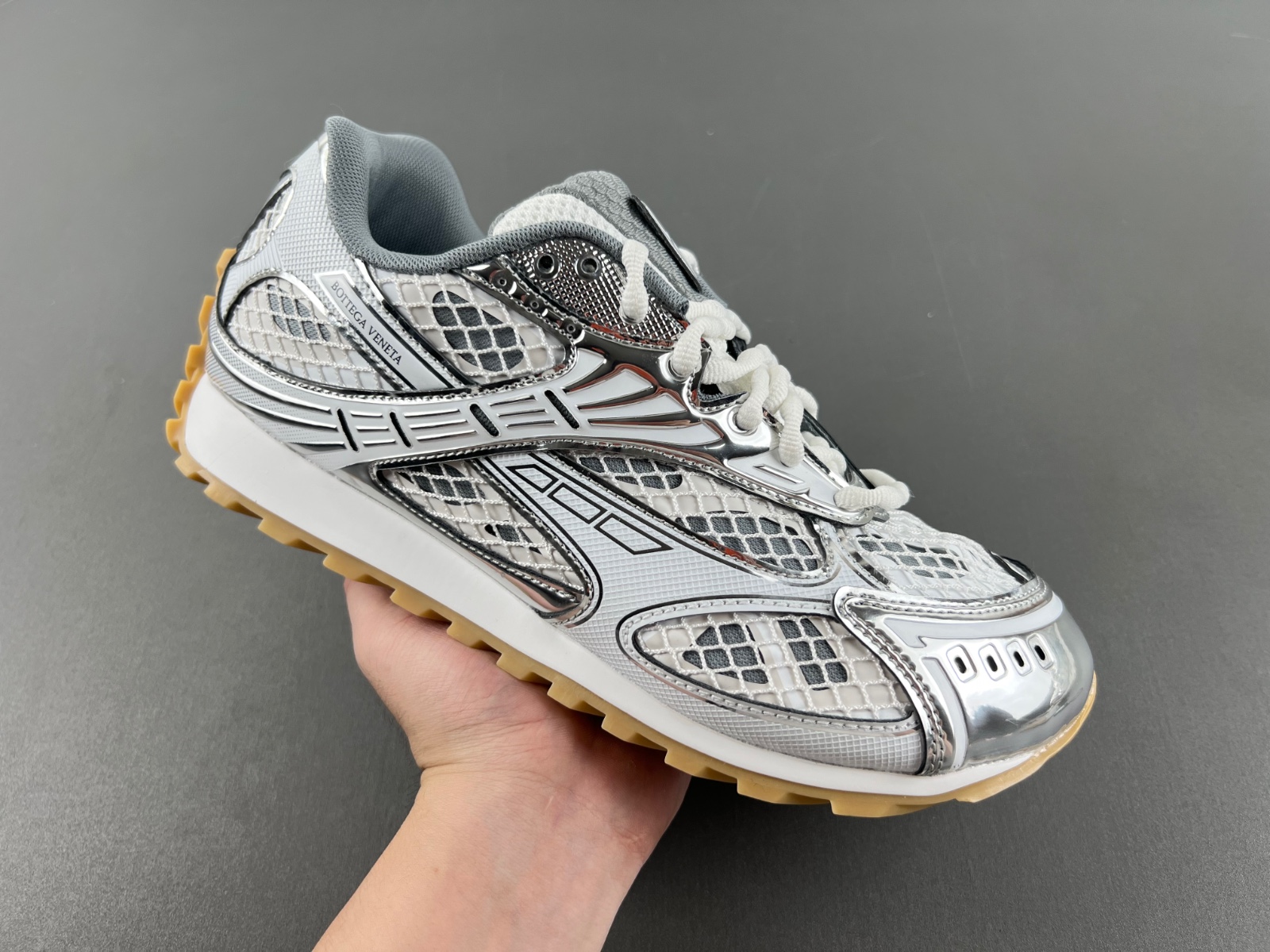 b0tte*a Ven*ta sneaker