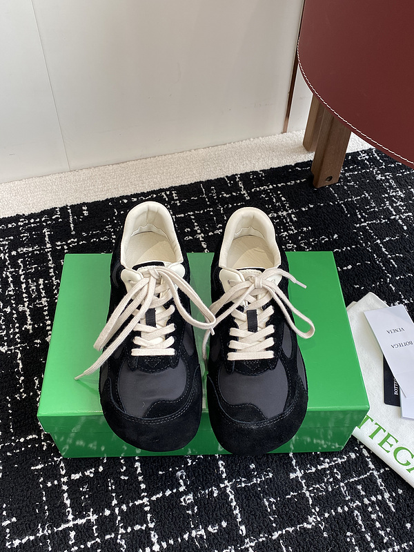 b0tte*a Ven*ta sneaker