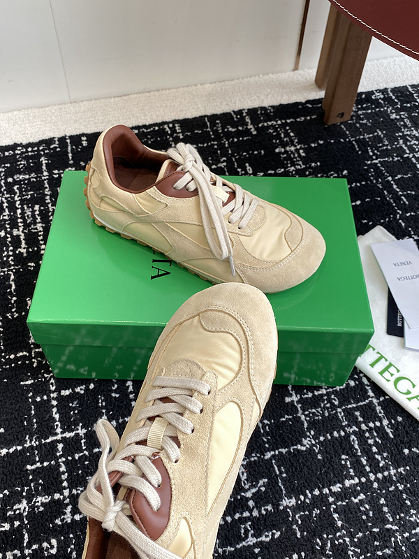 b0tte*a Ven*ta sneaker