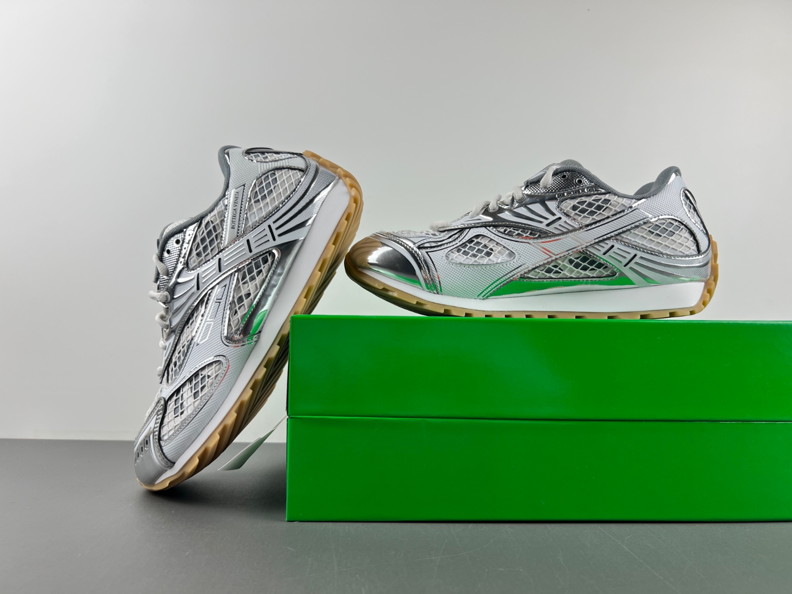 b0tte*a Ven*ta sneaker