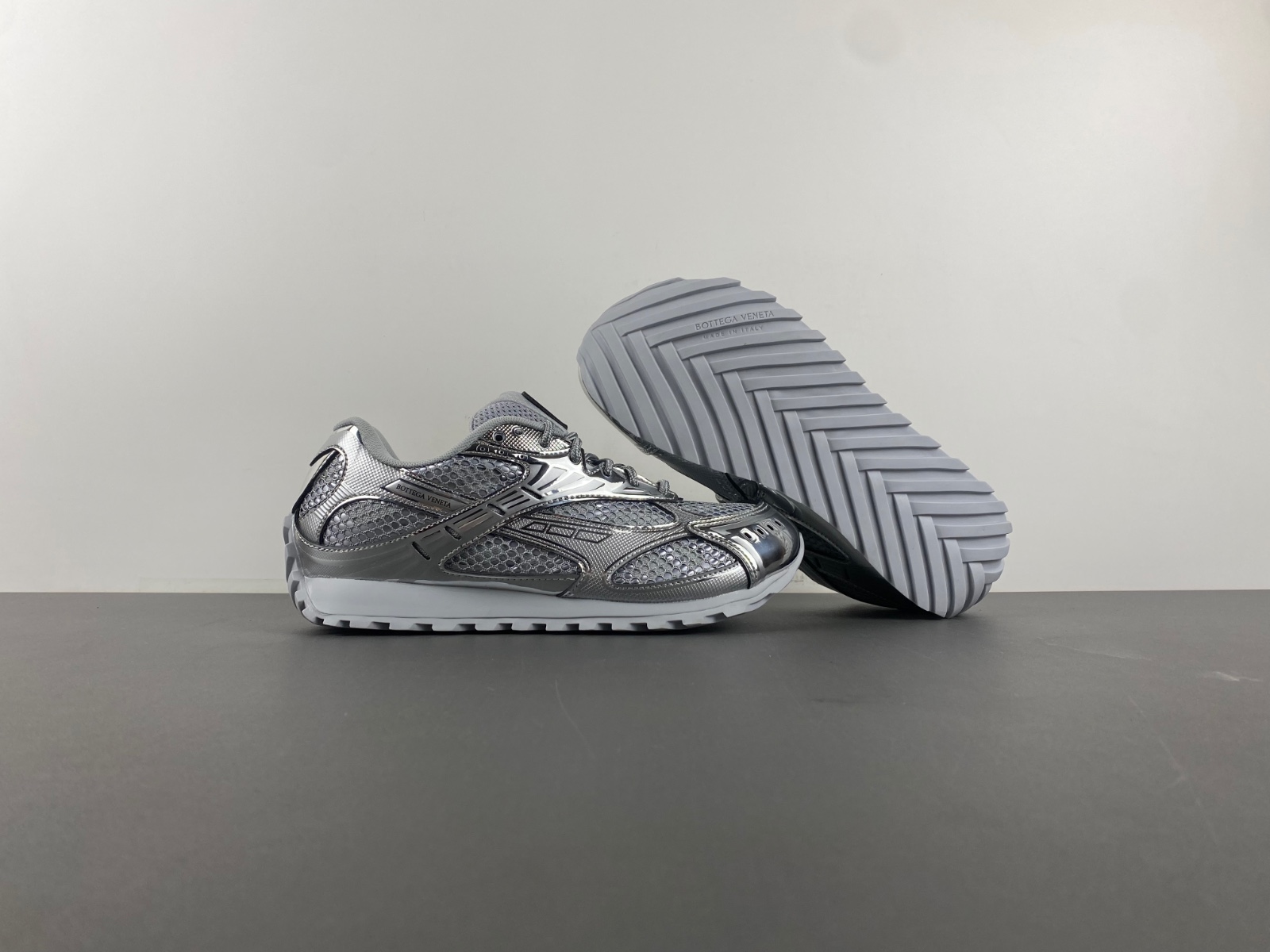 b0tte*a Ven*ta sneaker