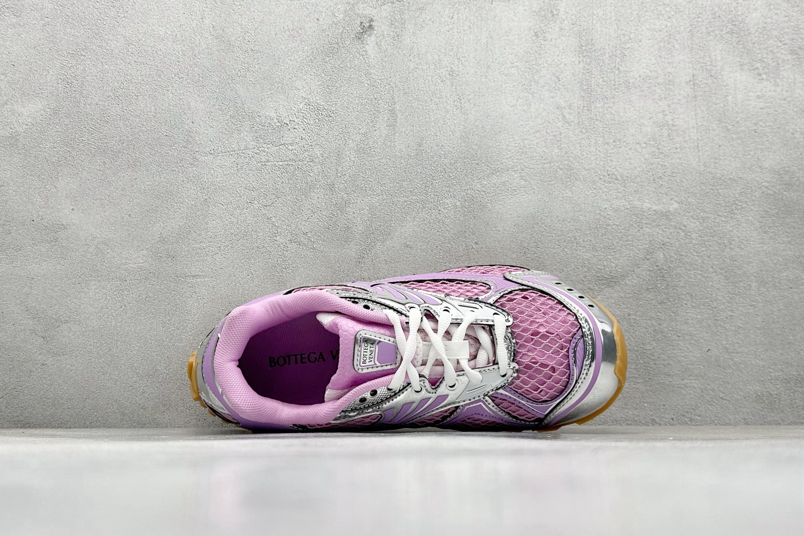 b0tte*a Ven*ta sneaker
