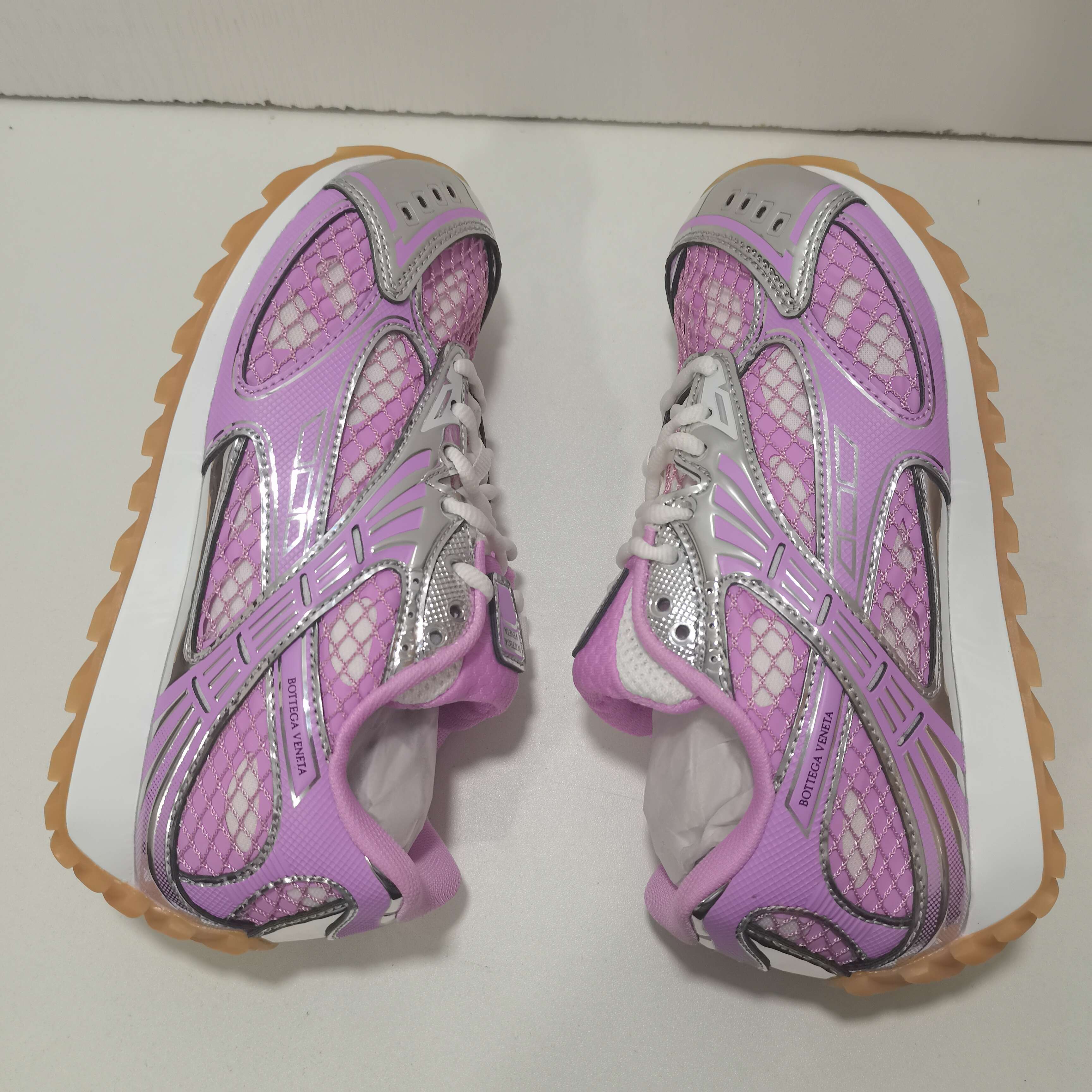 b0tte*a Ven*ta sneaker